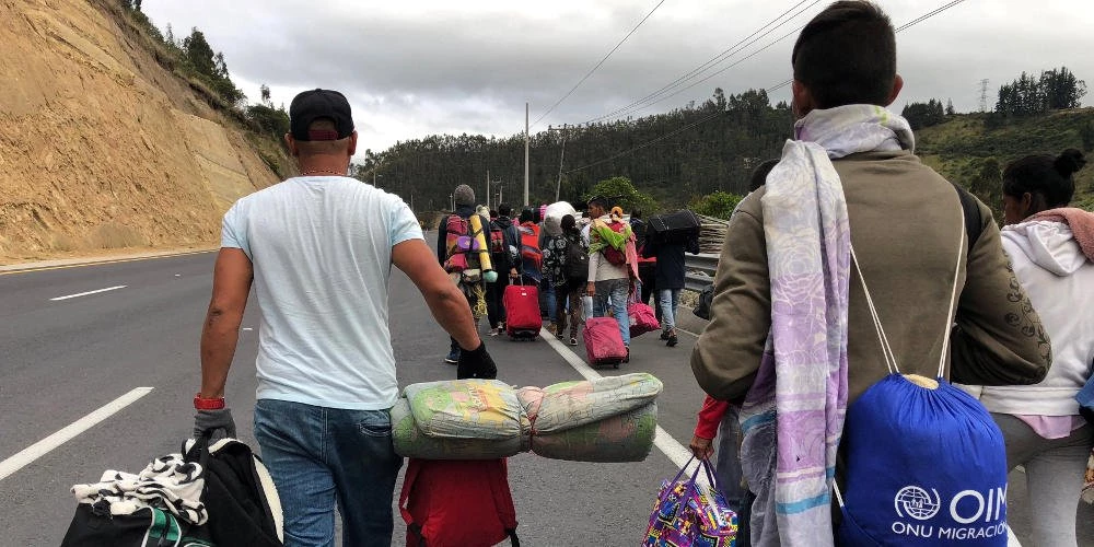 Κύμα φυγής από την Βενεζουέλα ενώ ο Μαδούρο υποτιμά 96% το νόμισμα!